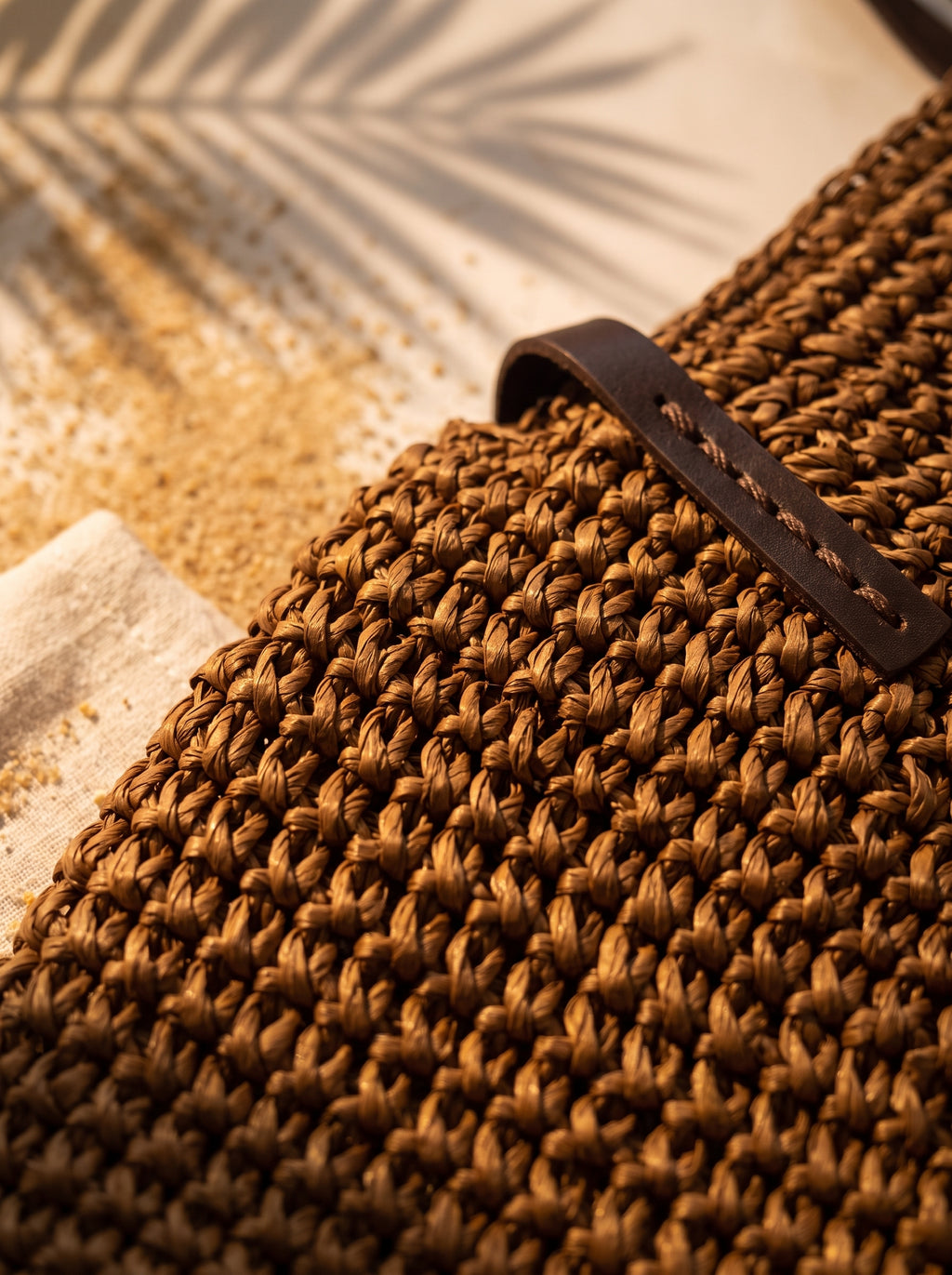 Textura del tejido del bolso capazo marron