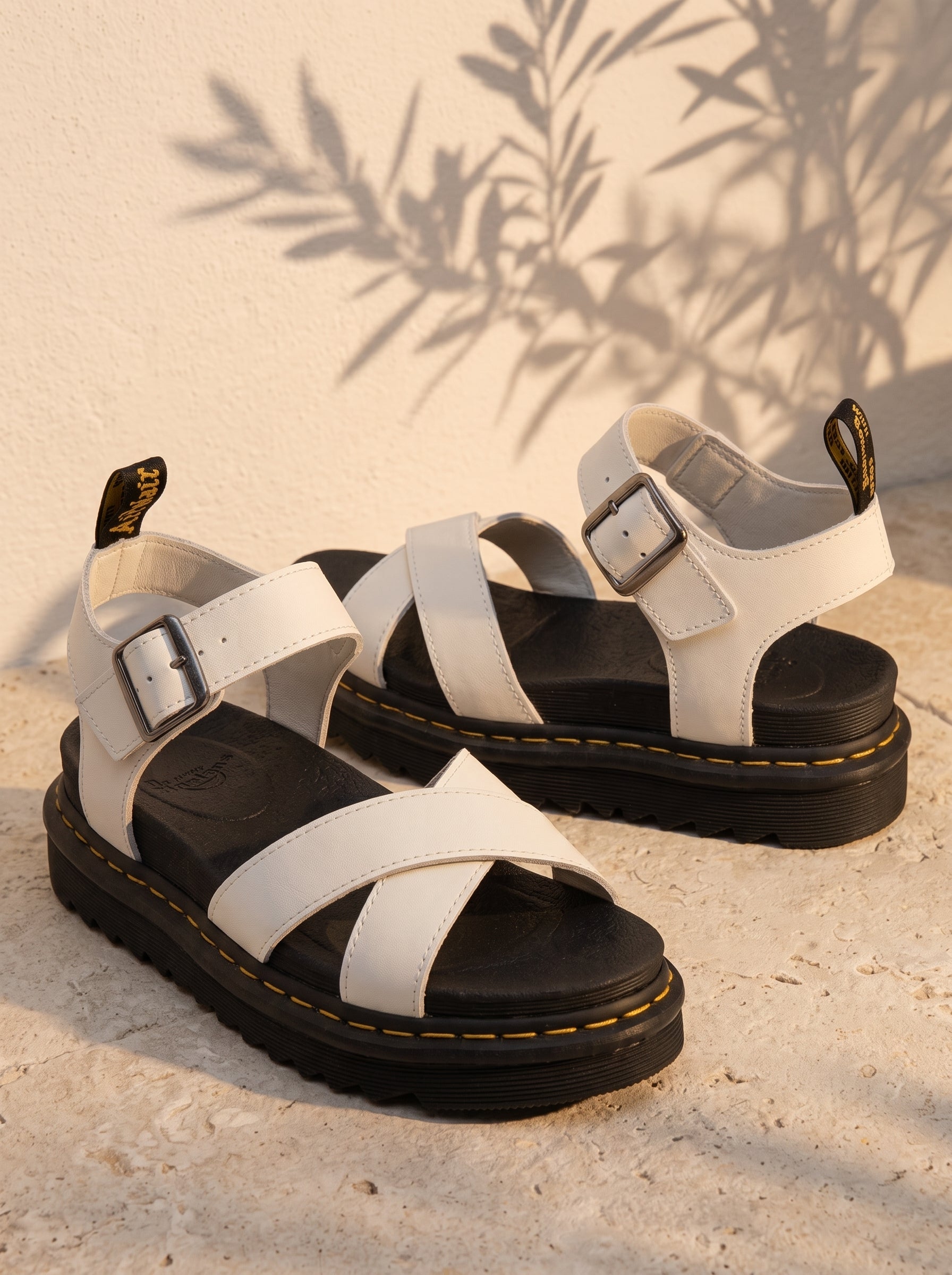 Sandalia Tarifa · Tiras Cruzadas con Suela Track