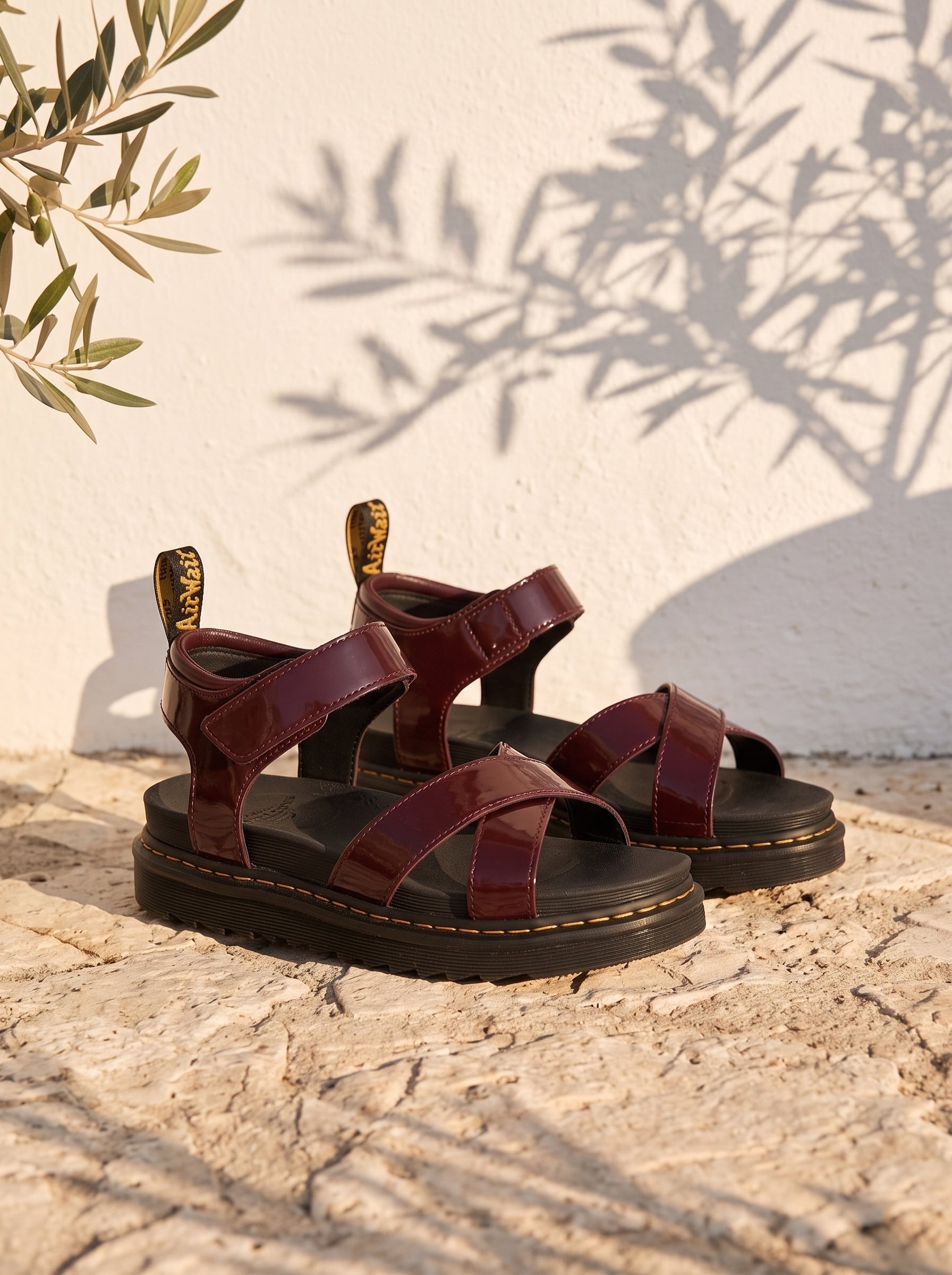 Sandalia Tarifa · Tiras Cruzadas con Suela Track