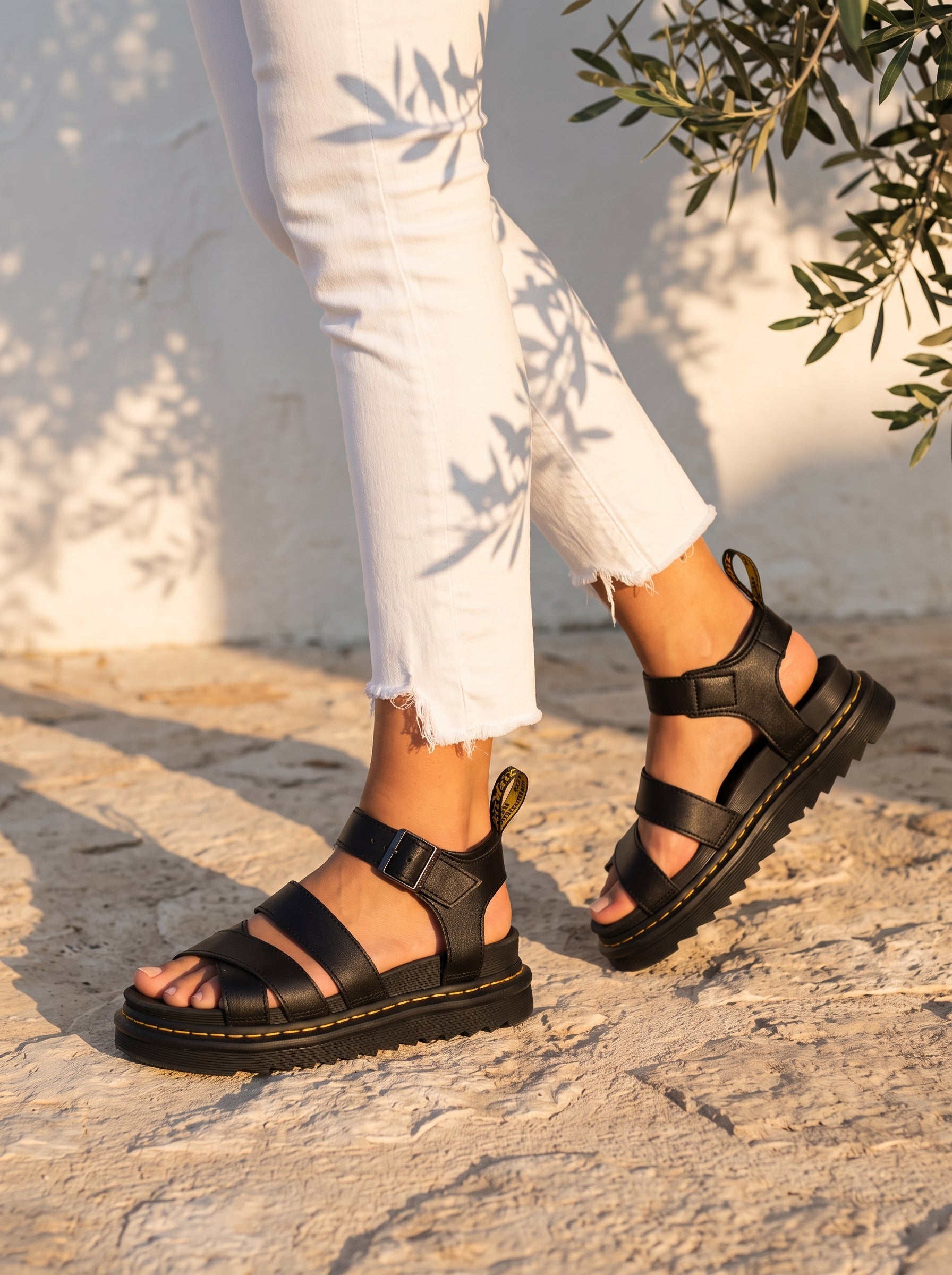 Sandalia Tarifa · Tiras Cruzadas con Suela Track